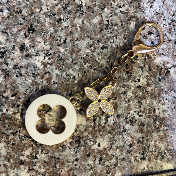 Bag charm - Picture 1 of 2